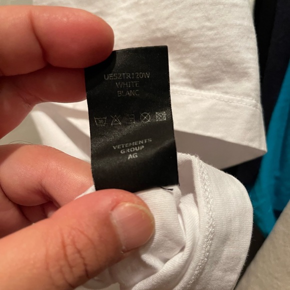 Vetements Pink Logo Label T Shirt White - Picture 8 of 10